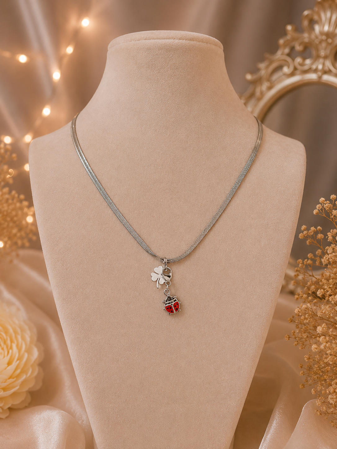Collana Portafortuna – Coccinella e Quadrifoglio 🍀🐞